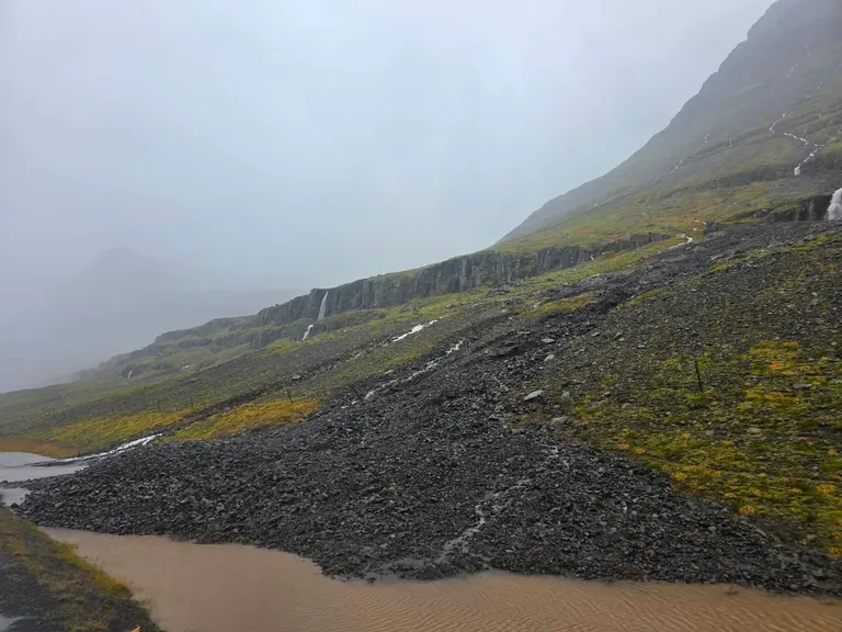 Aurskriða í Reyðarfirði (mynd: Ísak Fannar Sigurðarson)